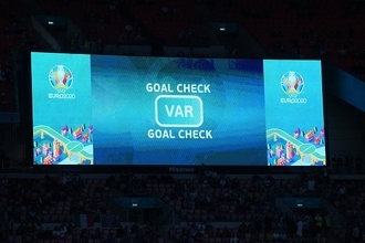 本当に“明白な間違い”だったのか　湘南vs柏で浮き彫りとなった、VAR制度運用の課題