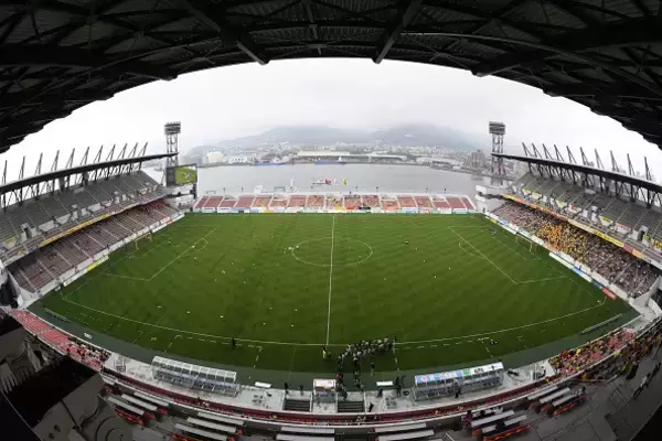 ボランチでチームを支える井澤春輝　北九州で成長を続ける22歳が欠かせない存在に