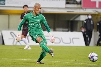 札幌を支えるのは”37歳の現代型GK”　足元の技術とキックに優れた正守護神