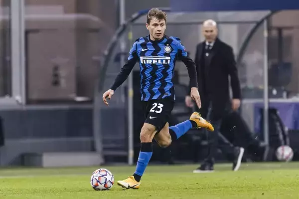 「［特集／U-24ライジングスター 02］狭いエリアでプレッシャーを苦にしない！　U-24MFは高い技術と判断力で「違いを生む」」の画像