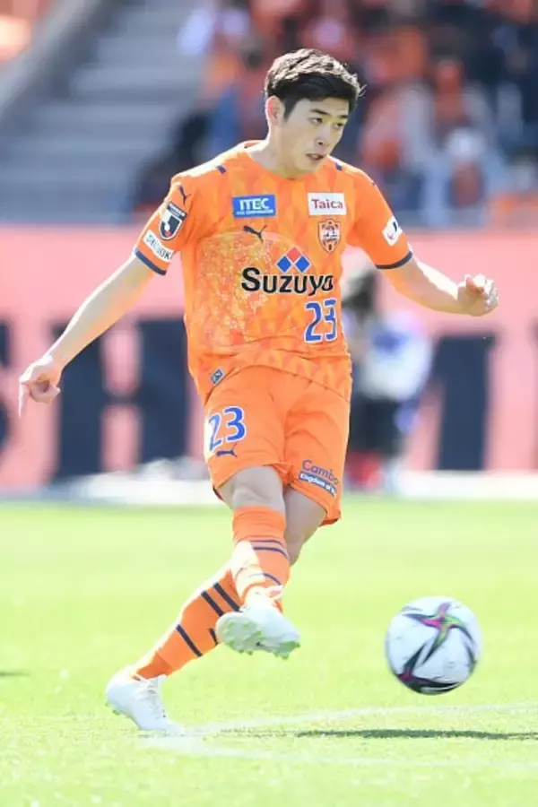 ごぼう抜きドリブルでエスパルスの救世主に　19歳鈴木唯人が示した“攻守の万能性”