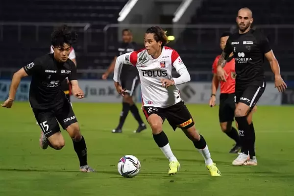 3戦2発の“横浜FCキラー”　浦和のドリブラーが頭で見せた新境地