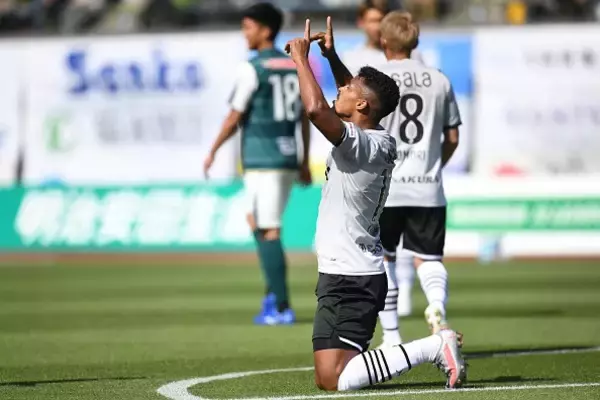 ウタカをも超えるその得点力　J2首位を走るジュビロ磐田の万能FWルキアン