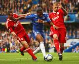 「［PREMIER英雄列伝 #03］UEFA杯決勝でなにもできなかった男はチェルシーのスーパーエースに成長した　インパクトが強烈すぎる厚くて高いドログバの壁」の画像2