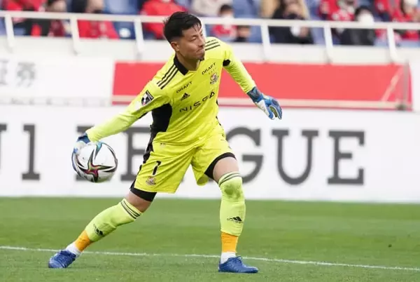 浦和の守備に綻びを入れたのはGK？　攻撃でも起点となれる横浜FMの新守護神