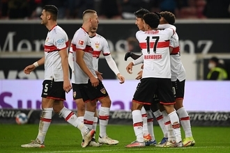 長谷部や遠藤にも欧州カップ戦へチャンスある？　ブンデスは4位から16位まで《9ポイント差》の超団子状態に