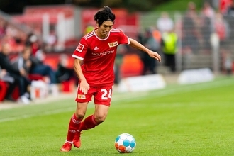 絶賛される《スプリント325回》の走力　浦和のやんちゃなドリブラーがドイツで見つけた道