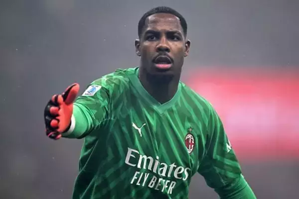 ミランはこのままメニャンと別れて大丈夫なのか　鈴木彩艶、カプリーレなど後任候補はいるが、メニャンが見せる特別な勝負強さ