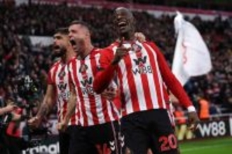 約10年ぶりの“タイン・ウェア・ダービー”はサンダーランドに軍配！　ヴォルテマーデのオウンゴールを守り切り、宿敵ニューカッスルを撃破