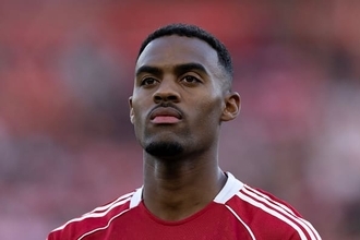 昨季はMVP級の働きだったが……　リヴァプールOBが懸念するMFグラフェンベルフのパフォーマンス　「今年は完全に姿を消した」