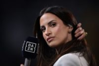 セリエAのビッグマッチでスケスケ大胆衣装のリポーターが話題をさらう！　SNSで熱狂コメントが殺到