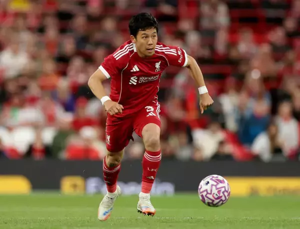 リヴァプールの守備を立て直せるのは遠藤航！　グラフェンベルフも離脱でファンからも待望論「より自然な守備的MF」