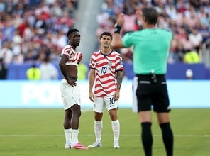 メッシには何の罰もなかったのに、なぜバログンはレッドに　元アメリカ代表選手はバログンの退場に不満「彼の名前がメッシだったら……」