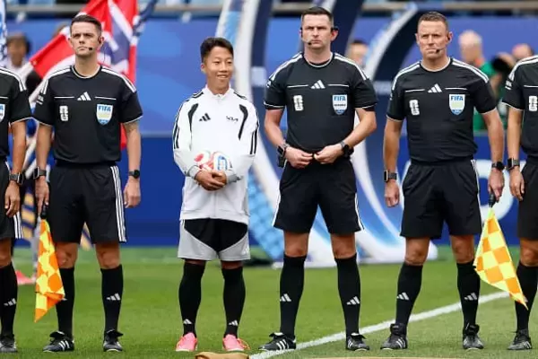 W杯に憧れてきたのは選手だけではない　2026W杯で4試合を捌いたレフェリーが語る感動「どうやってここまで辿り着いたのかと」