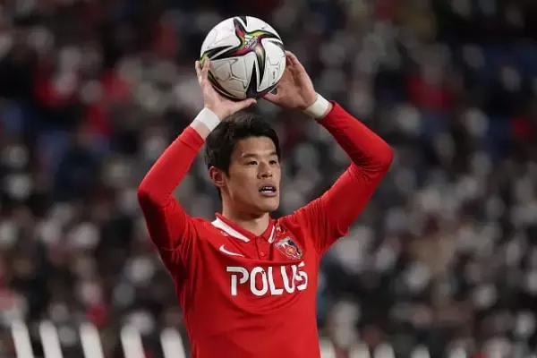 “元マルセイユ同僚対決”は痛み分けに　W杯でも日本代表の両SBとなる男たちが激突