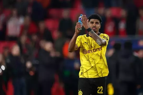 プレミアでは“199分”しか経験していないが…… ドルトムントへのレンタル移籍からCL出場と激変した若きSBのキャリア