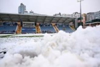 寒すぎてGKが試合中にホットドリンクで水分補給　極寒のトルコでの戦いに注目集まる