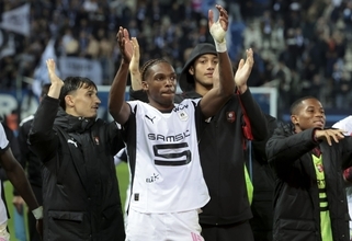 レンヌDFジャケの新天地はプレミアか　リヴァプールとチェルシーで争奪戦に