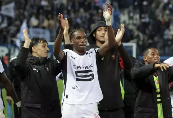 レンヌDFジャケの新天地はプレミアか　リヴァプールとチェルシーで争奪戦に