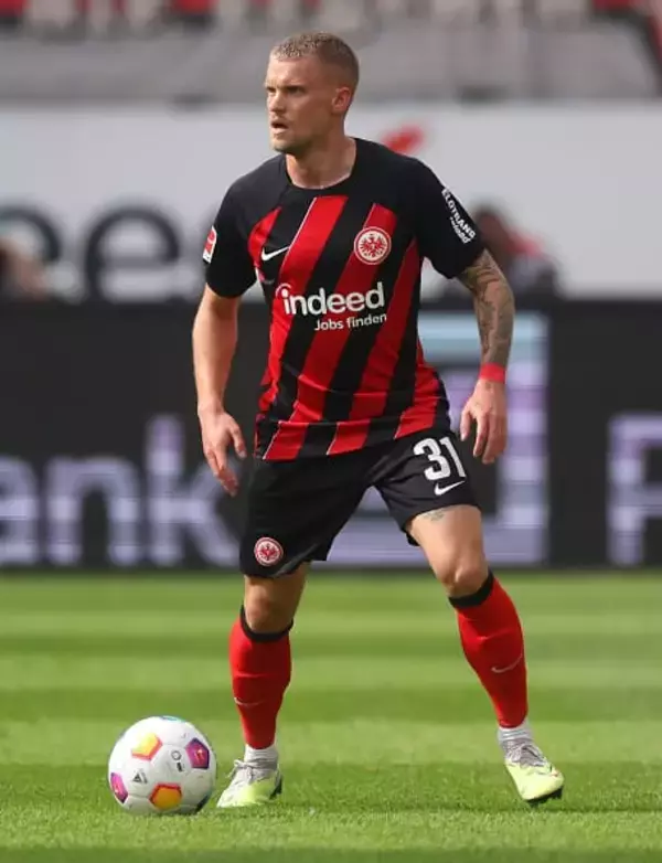 ガンバ大阪が大型補強！　ブンデスで180試合出場の元ドイツ代表DFの獲得を発表　「持てる力をすべて発揮したいと思います」