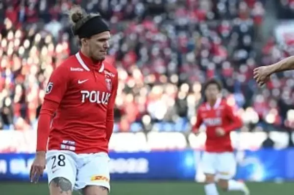 昨季の得点王&MVPに仕事をさせず　国内トップクラスの存在感を誇る浦和DFショルツ