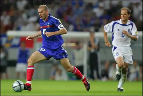 ジダンは現役時代から監督向きだった　EURO2004でギリシャに負けたフランス代表、ジダンは当時も戦術変更を要求していた