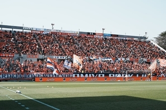 “31歳の新人MF”がデビュー戦でGK？　まさかの初陣を飾った大宮のオールドルーキー