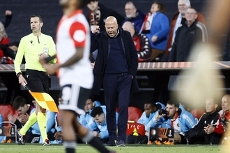 アヤックス、PSVを抑えてフェイエノールト独走中　テン・ハーグに続くオランダの名将候補が登場した