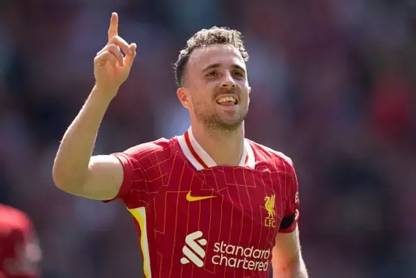 「ジョタのいない初めてのクリスマス」　リヴァプールとウルブズが亡くなった元ポルトガル代表に敬意、2人の息子は“特別マスコット”として登場