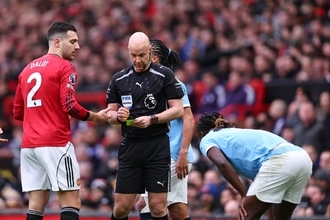 ダロトのファウルは「100%レッドカード」　PLの元主審マイク・ディーン氏がマンチェスター・ダービーで誤審があったと指摘