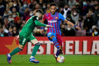 鎌田なら何かやってくれる　フランクフルトがバルサから大金星を奪うためには［水沼貴史］