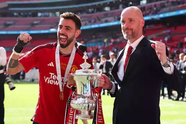 「マンU主将B・フェルナンデスが解任されたテン・ハーグ監督への思いを語る　「私は監督に謝罪した。責任を感じている」」の画像