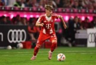 すでにバイエルンでは主力級　17歳の逸材カールのドイツ代表招集についてフランク・リベリは「サッカーに『早すぎる』なんてことはない」