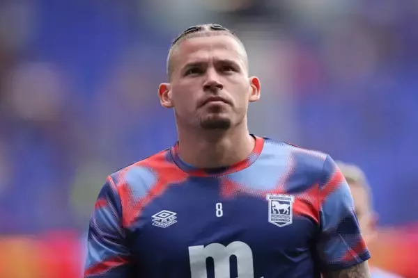 今季シティで“7分”しかプレイしていない30歳MFに救いの手？　ウルブズが今冬K・フィリップスの獲得を検討中か