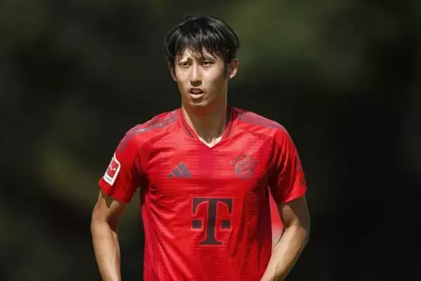バイエルンDF伊藤洋輝が屋内トレーニング施設で個別メニュー消化　年明け復帰へ順調な回復