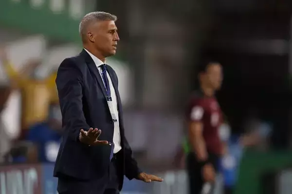 3度のW杯に出場した元アルゼンチン代表FWの現在　オルンガらを率いてアジアで名将に