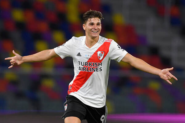 シティが獲得したスター候補フリアン アルバレス 得点力が魅力だが アグエロが語るもう一つの武器とは 22年2月8日 エキサイトニュース シティが獲得したスター候補フリアン アルバレス 得点力が魅力だが アグエロが語るもう一つの武器とは 22年2月8日 エキサイトニュース