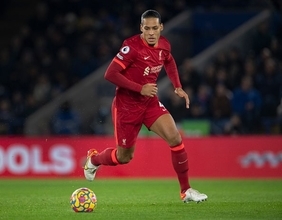 ファン・ダイクはネスタ、マルディーニら超える“史上最高CB”なのか　欠点なき守備職人の実力