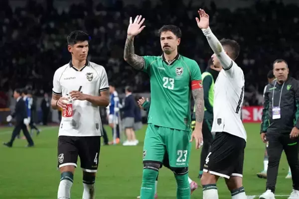 サッカーの試合で警察が催涙ガスを使用⁉　ボリビアで17人が退場となる大乱闘が勃発