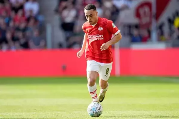 新年へ住宅街で大量の爆竹を鳴らして批判　オランダの名門PSVでプレイするアメリカ代表DFの行為に「警察は何をやっているんだ？」