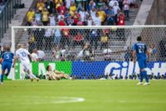 これが最高クラスのパネンカ？　ブラジルのユース大会で16歳のFWが決めたパネンカが高さ、スピード共に見事と話題に