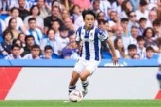 FC東京が負傷した久保へメッセージ　チームメイトとの肩組みフォトや長友とじゃれ合う一枚も公開　クラブ離れても繋がる絆