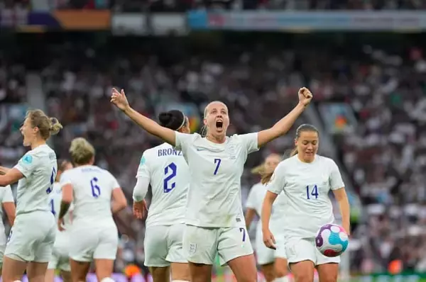 クロップも大絶賛する女子サッカーの進化　EURO決勝でも“8万人”収容見込む大熱狂