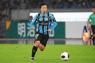 日本代表GKが一歩も動けず　川崎Fの伊藤達哉が右足アウトサイドでスーパーゴール！　「モドリッチみたい」「これは早川でも無理」