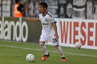 「開幕2試合で7失点のフランクフルト　現地メディアが小杉啓太に指摘「フィジカル面では問題はないが……」