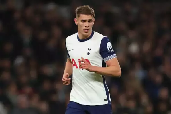 ファン・デ・フェンは売却すべき？　英紙が放出に賛成する2つの理由