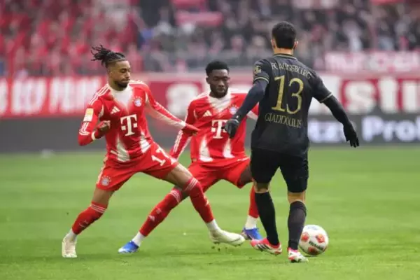 「［特集／コンパニ・バイエルン徹底解析 01］トータルフットボールのその先へ　ユニバーサルフットボールを具現化する変幻自在コンパニ戦術」の画像