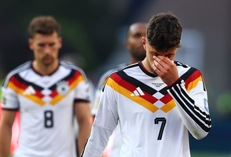 W杯ベスト32で敗れたドイツ代表の選手には闘争心が足りない？　バイエルン名誉会長はアルゼンチンから学ぶところがあると指摘