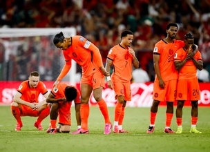 ［北中米W杯・総集編02］小国の大健闘、スーパースターの抱擁……　新設ラウンド32が生んだエピソードの多いドラマ