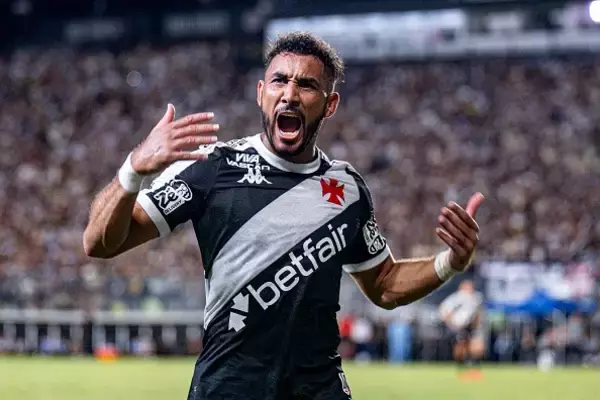 元フランス代表MFから12時間にわたる“精神的拷問”を受けた!?　元パートナー主張